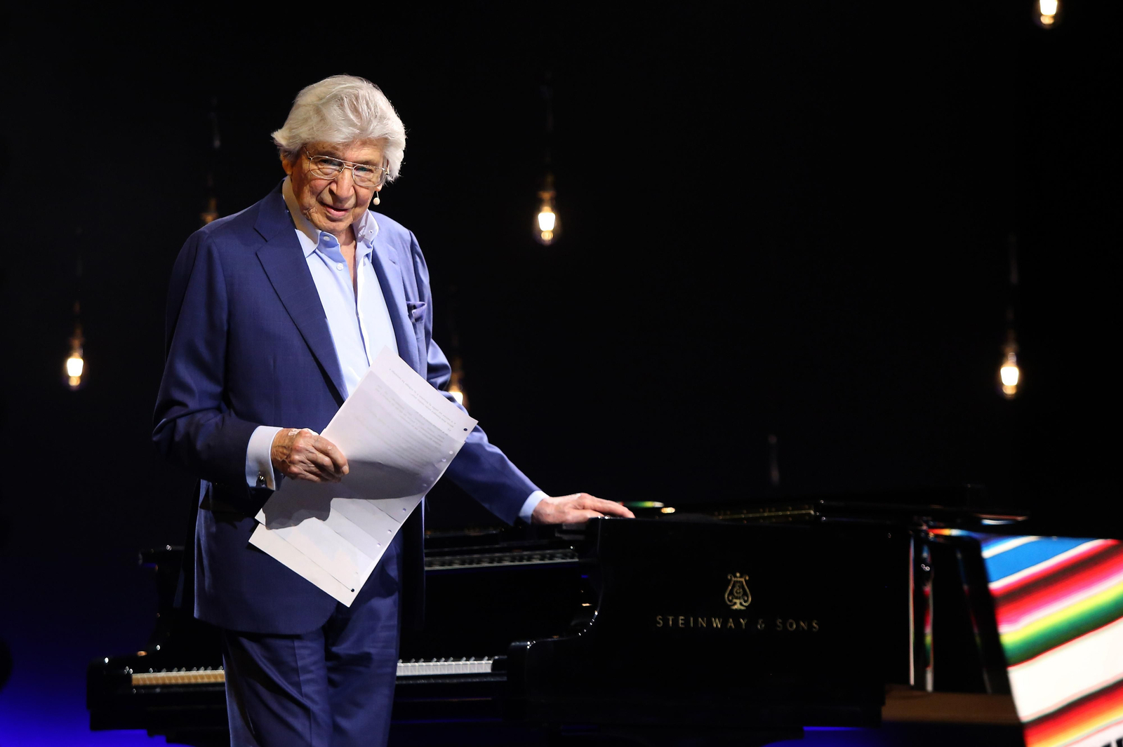 Manuel Alejandro, durante un momento de su actuación en el Teatro Real.