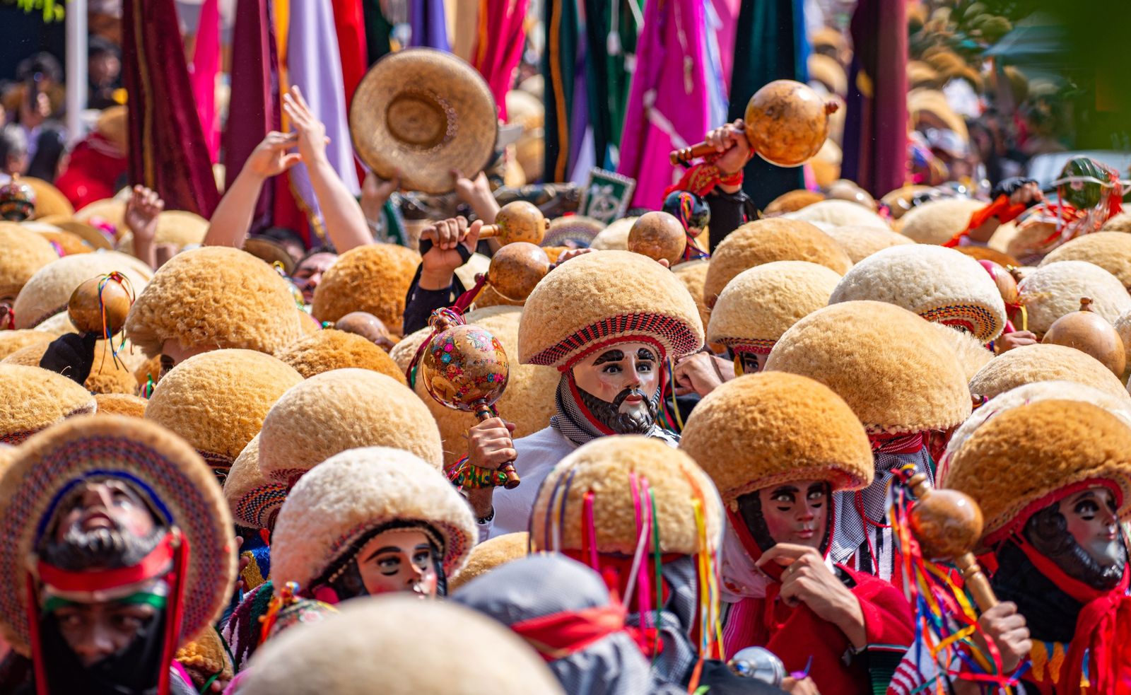 La Danza del Parachicos en honor al Señor de Esquilpas en Chiapas