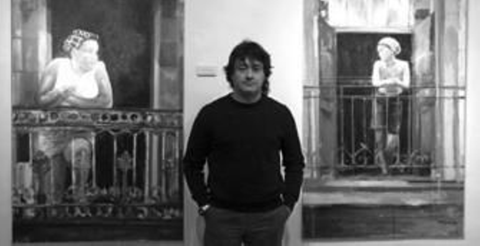 El artista, durante la inauguración de la exposición junto a su obra 'Cebollas'.