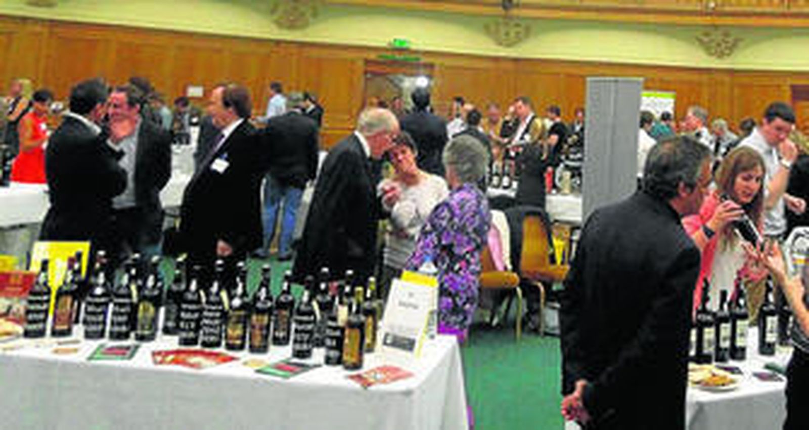 1. Asistir a ferias internacionales es vital para situarse en el mercado y entablar relaciones comerciales que a largo plazo son importantes para la exportación.   2. La gran variedad de vinos andaluces ha provocado que sea un mercado en plena expansión y cuya exportación ha crecido un 6,5% en los últimos meses.