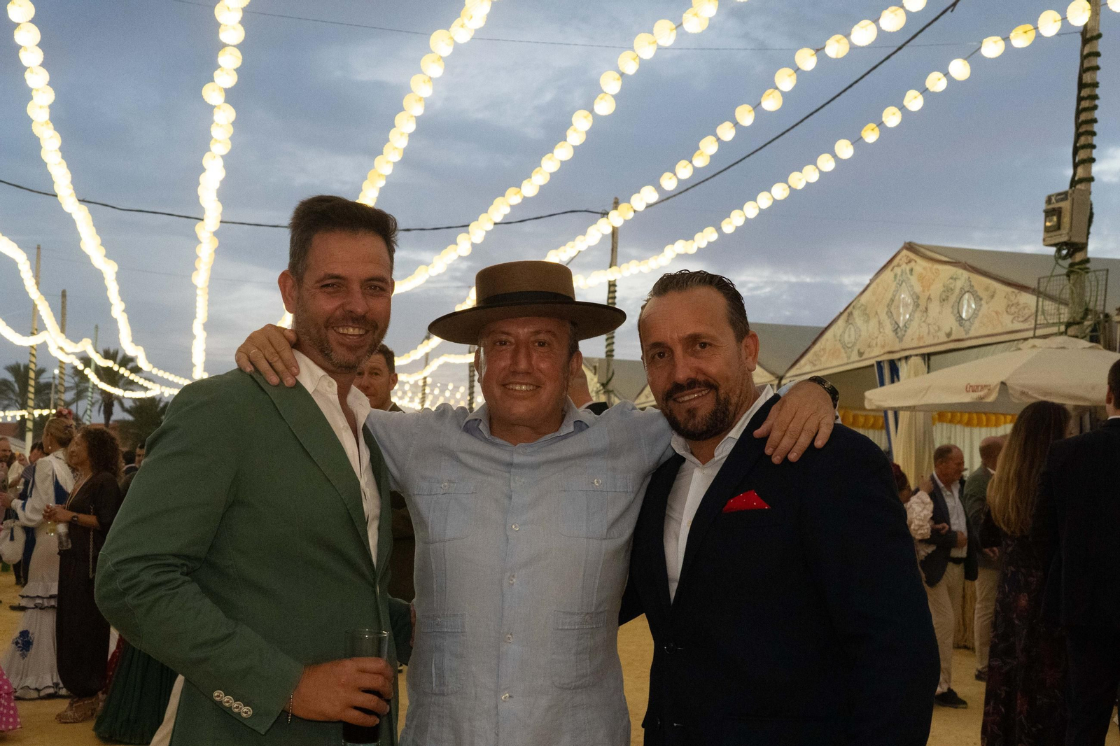 Imágenes del ambiente del ambiente de la tarde del domingo en la Feria de Otoño y del Caballo 2025 de Huelva