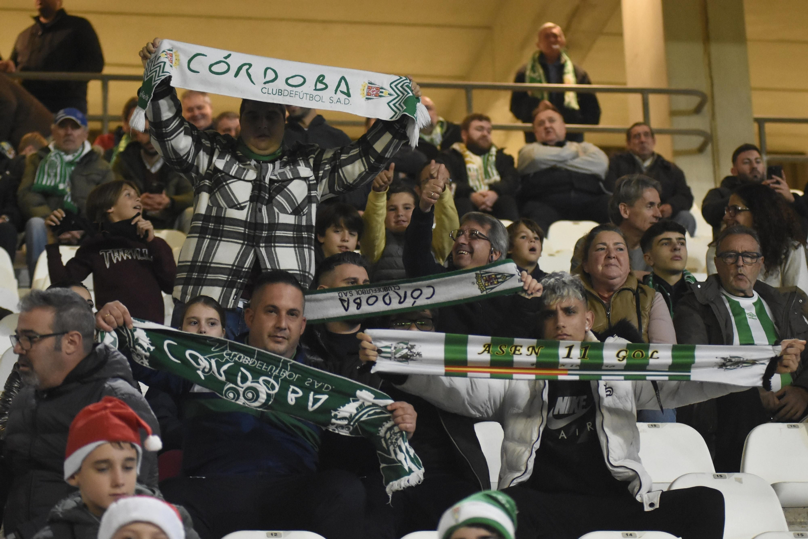 Las mejores fotos del gran ambiente en El Arcángel para el Córdoba CF - CD Castellón