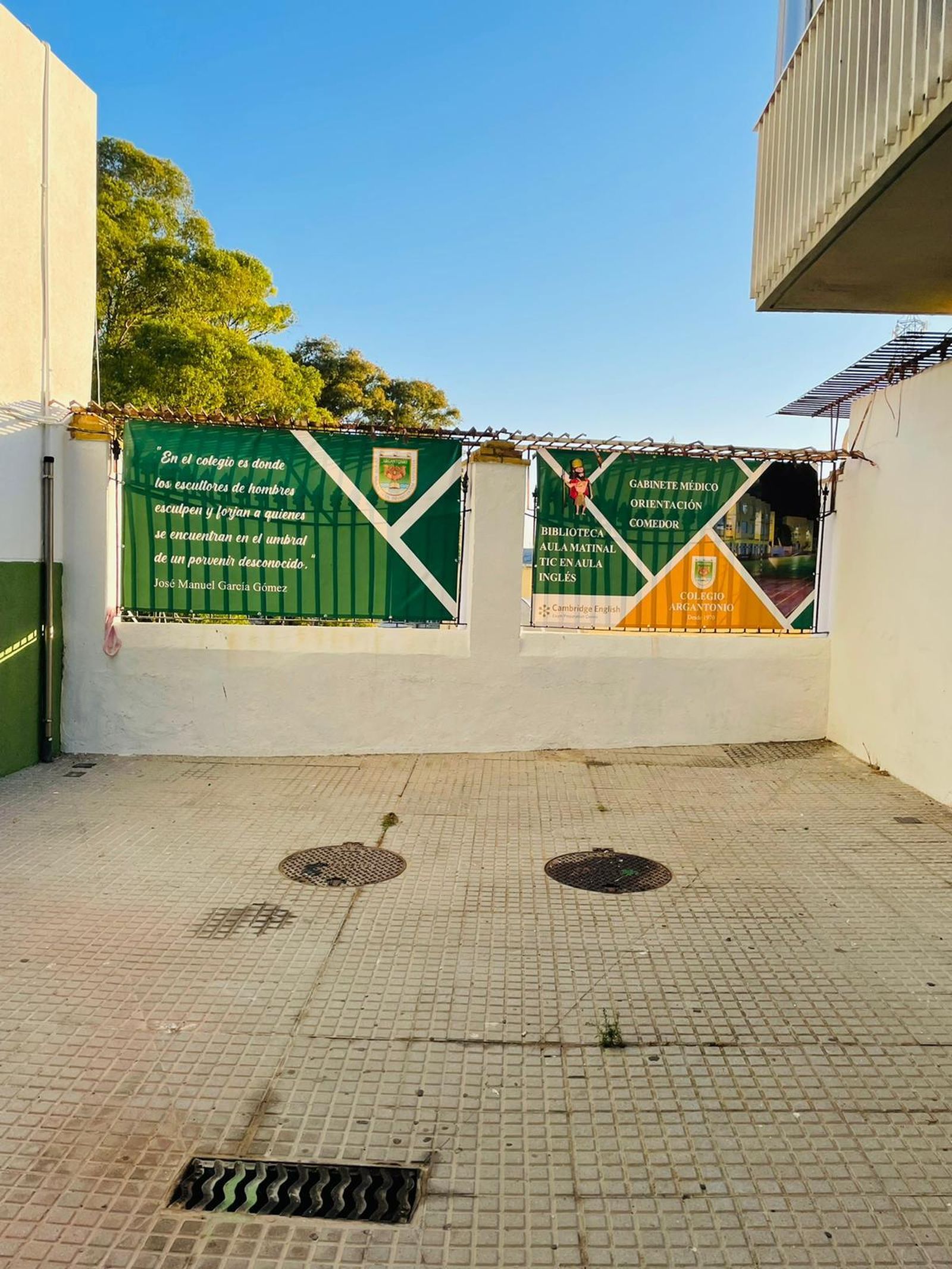 El Colegio Argantonio tapa la calle 24 de julio