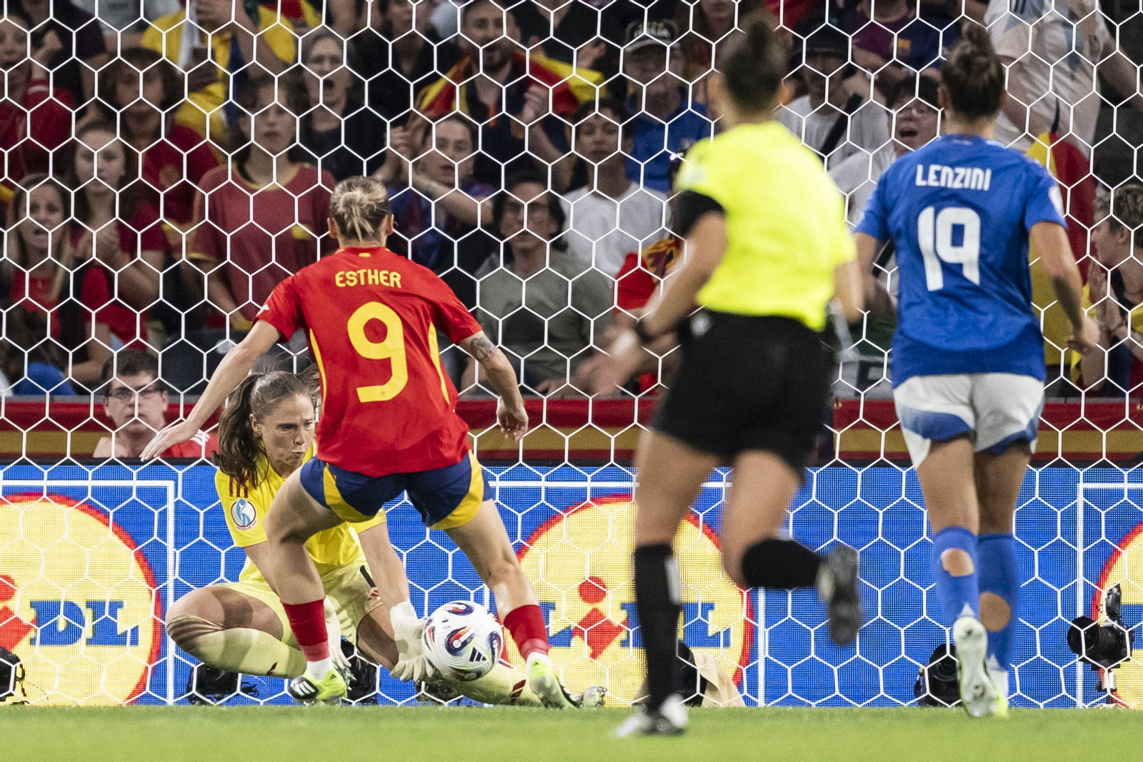 Las fotos del Italia - España de la Eurocopa femenina