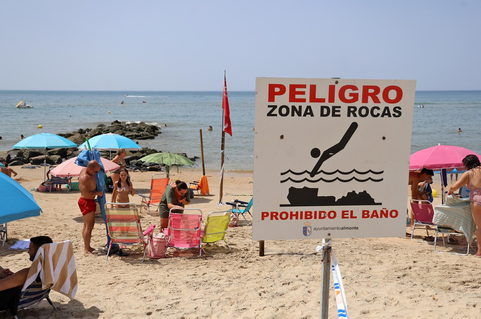 Imágenes del caluroso día en la playa de Matalascañas