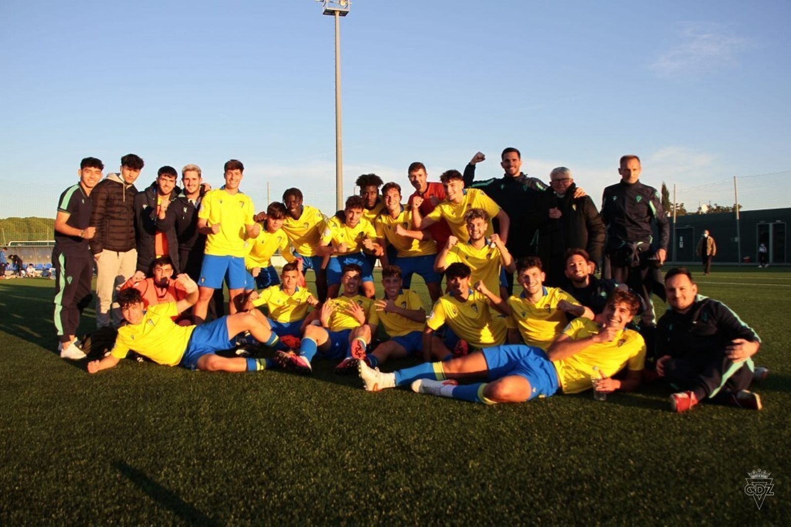 El Cádiz juvenil celebra el triunfo sobre el Málaga en la pasada jornada de Liga.