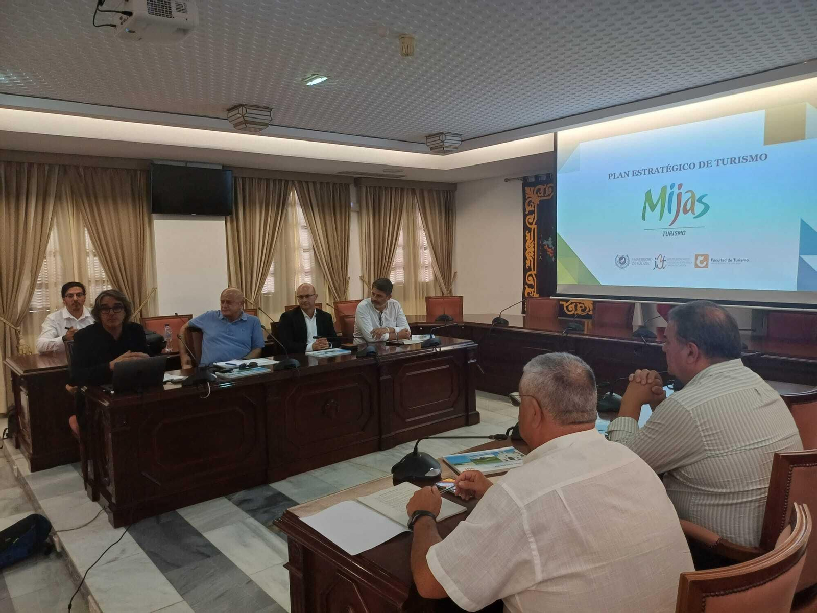 La reunión mantenida entre el Ayuntamiento de Mijas y la UMA.