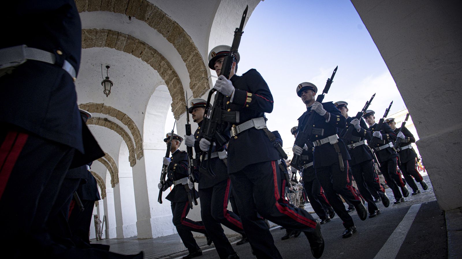 Las imágenes de la celebración del 489º Aniversario de la Infantería de Marina en Cádiz