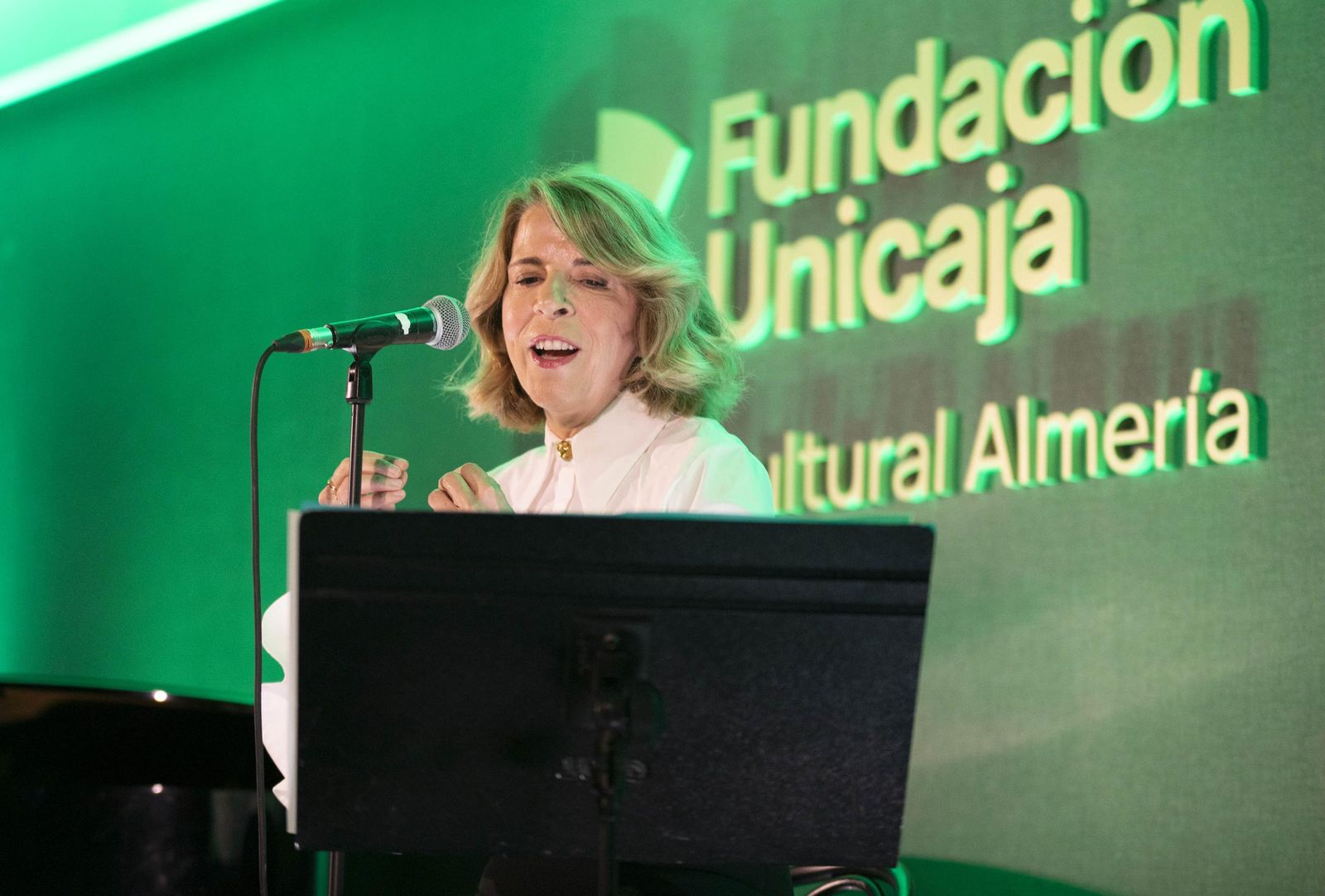 Sole Giménez charla y recital en Fundación Unicaja de Almería