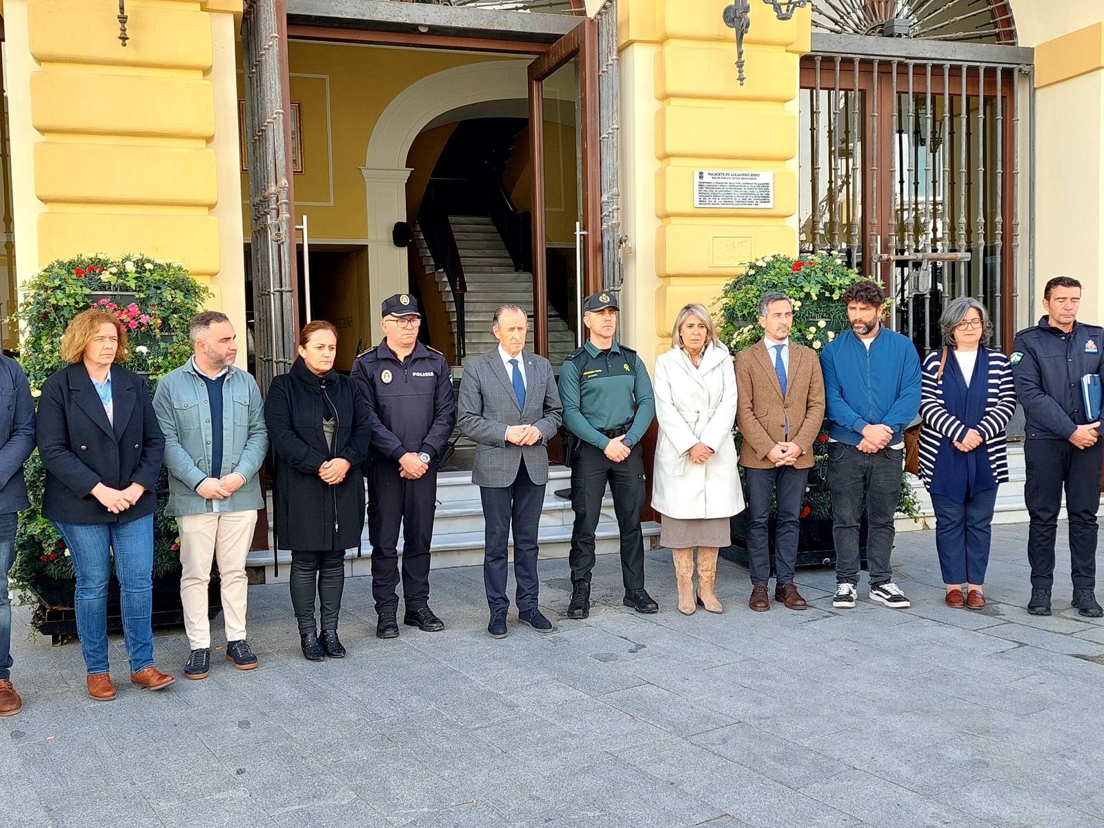 El acto tuvo lugar a las puertas de la Casa Consistorial.