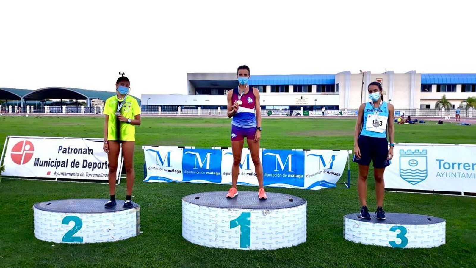 Alejandra, en lo más alto del podium, en el Campeonato de Andalucía.