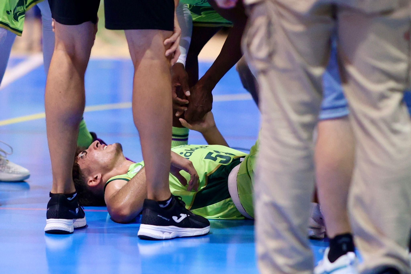 Máxima preocupación en el Unicaja por Dani Carrasco y su rodilla