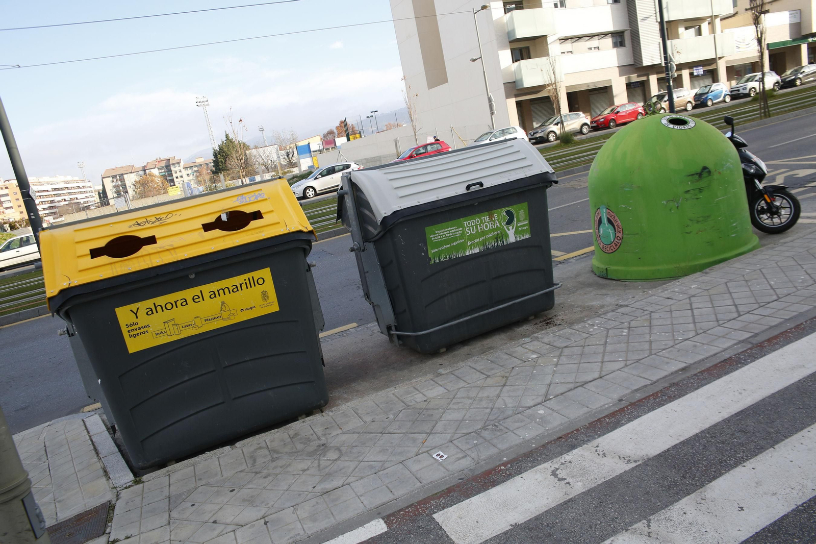 Imagen de archivo de contendedores situados en el PTS en Granada