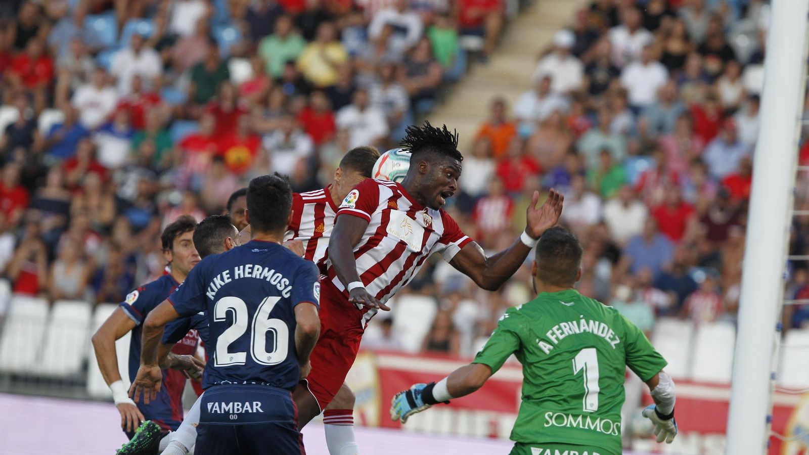 Los almerienses tuvieron en el primer tiempo varias ocasiones para ampliar las distancias