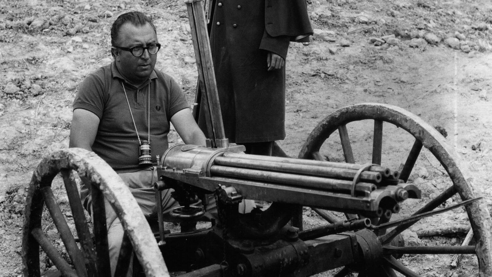 Leone durante el rodaje de "El bueno, el feo y el malo" Leone durante el rodaje de "El bueno, el feo y el malo"