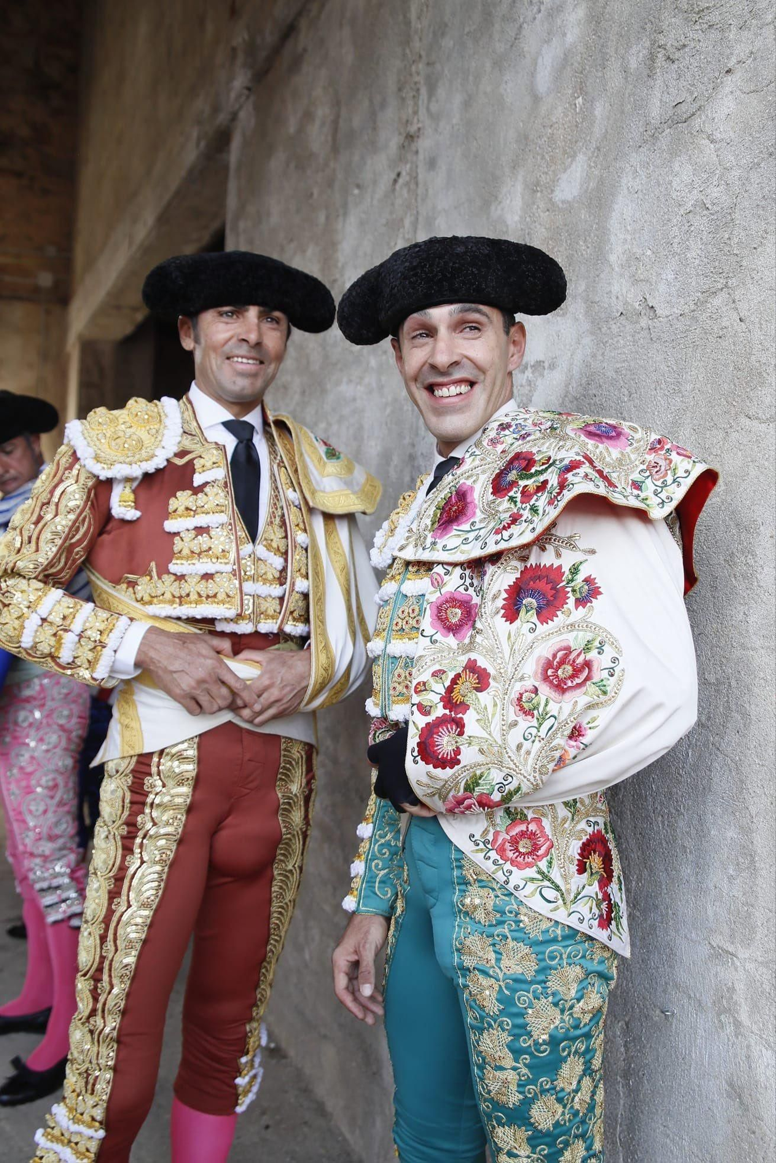 Talavante y Perera en el patio de cuadrillas de Segovia, este domingo. Talavante y Perera en el patio de cuadrillas de Segovia, este domingo.