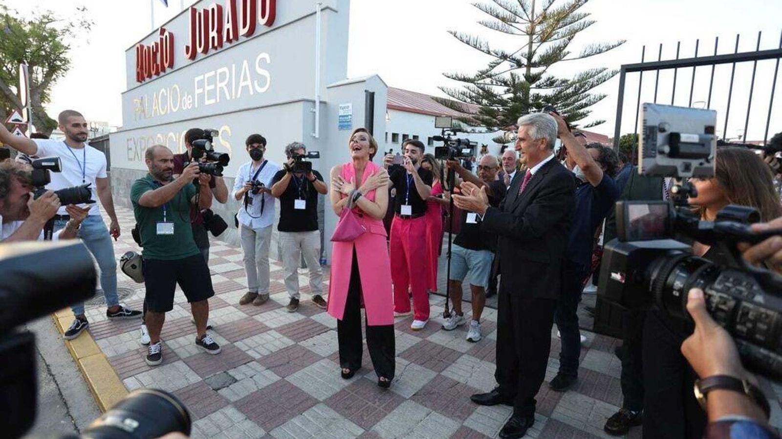 Rocío Carrasco en la entrada al museo en el acto de inauguración.