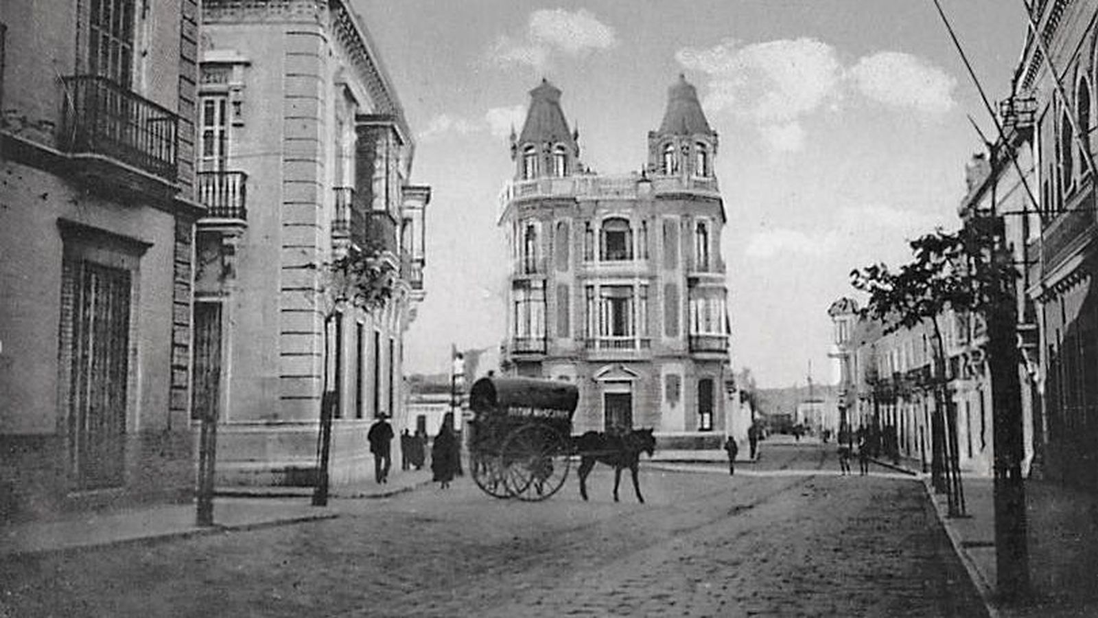 Calle Cánovas en la capital onubense.