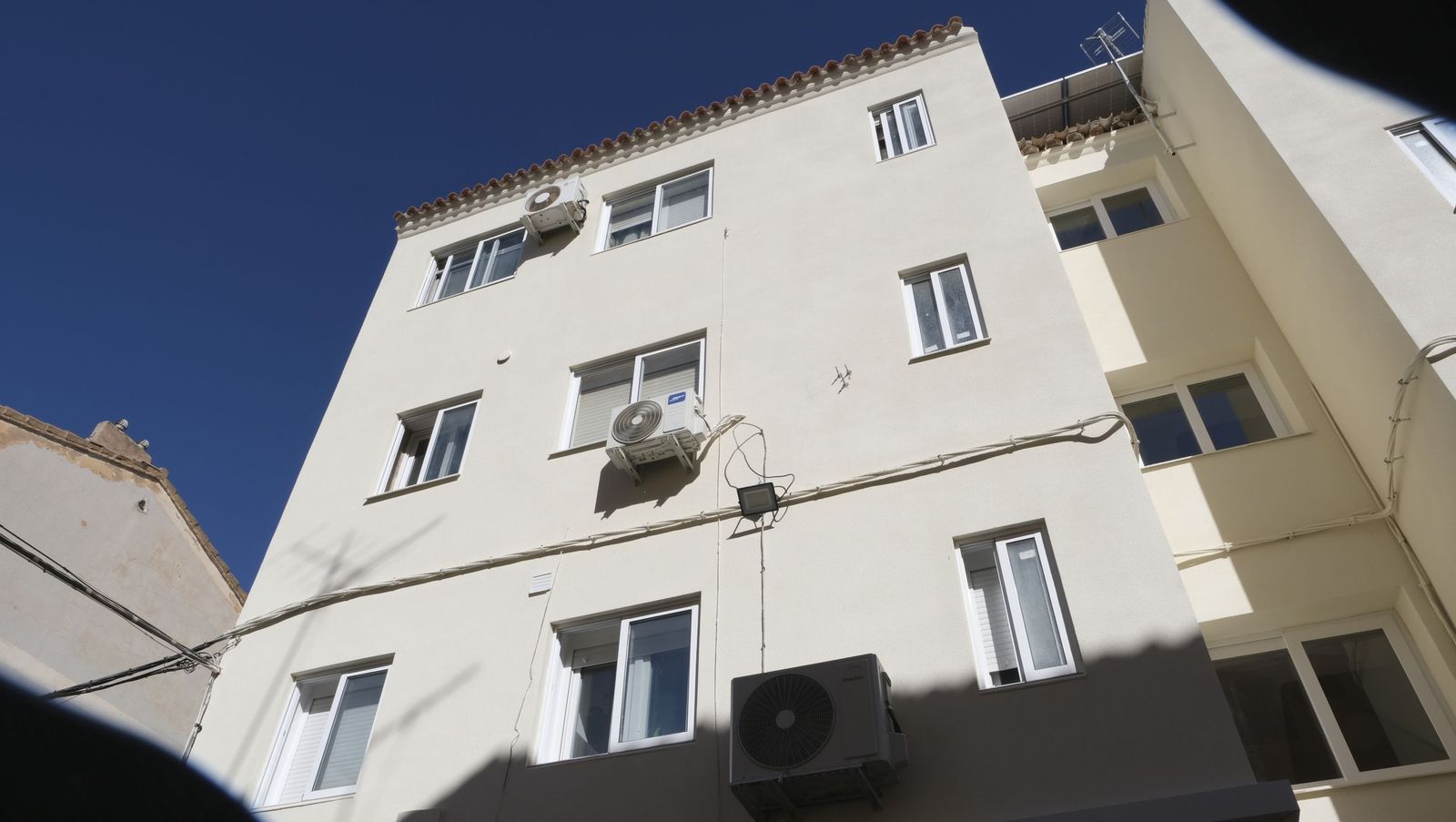 La rehabilitación de los edificios del barrio de los pintores en Almería avanza a buen ritmo, en imágenes