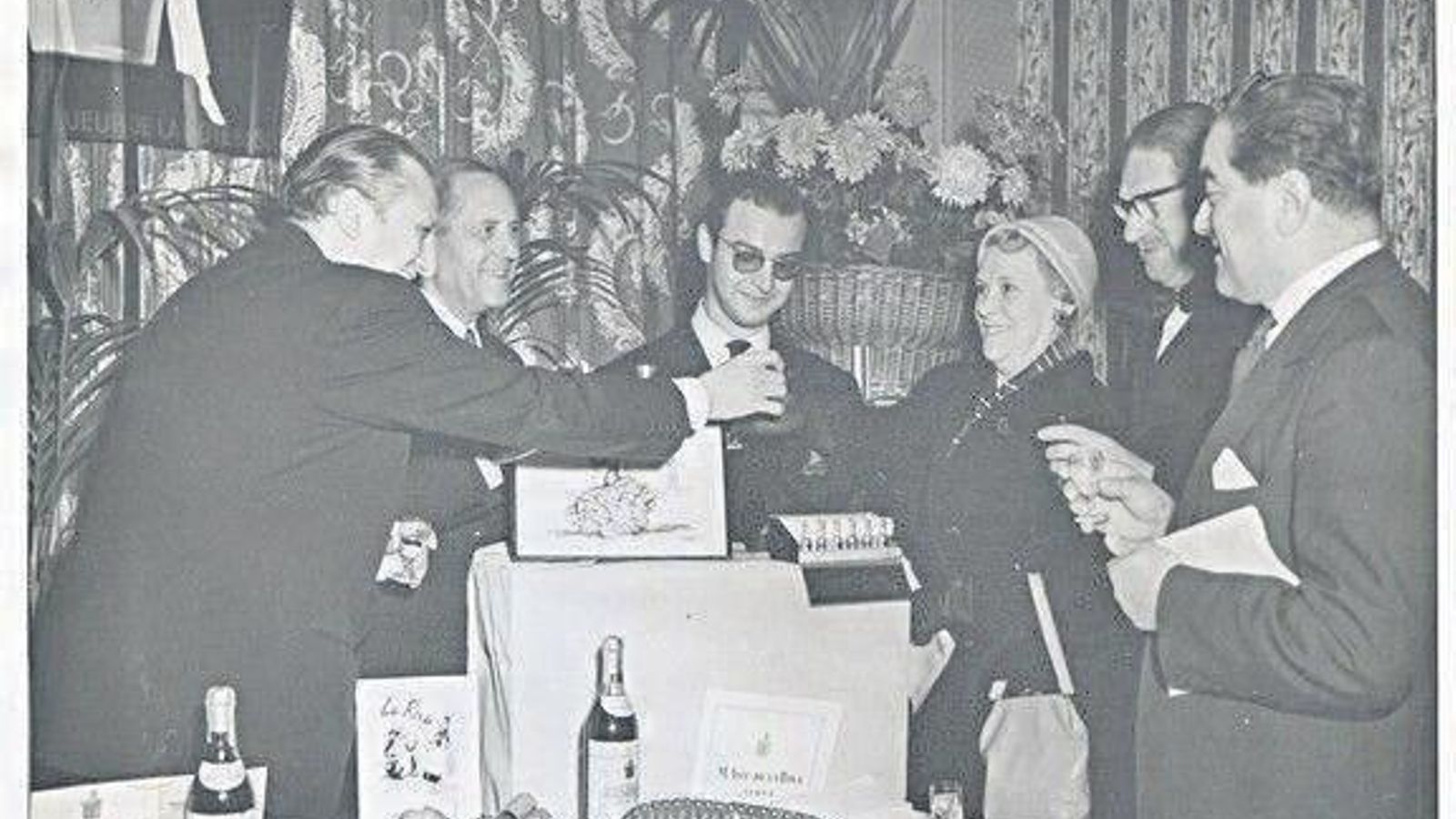 Francisco de la Riva, en el centro, en un evento promocional en el Grand Hotel de Cardiff, 1956. Francisco de la Riva, en el centro, en un evento promocional en el Grand Hotel de Cardiff, 1956.
