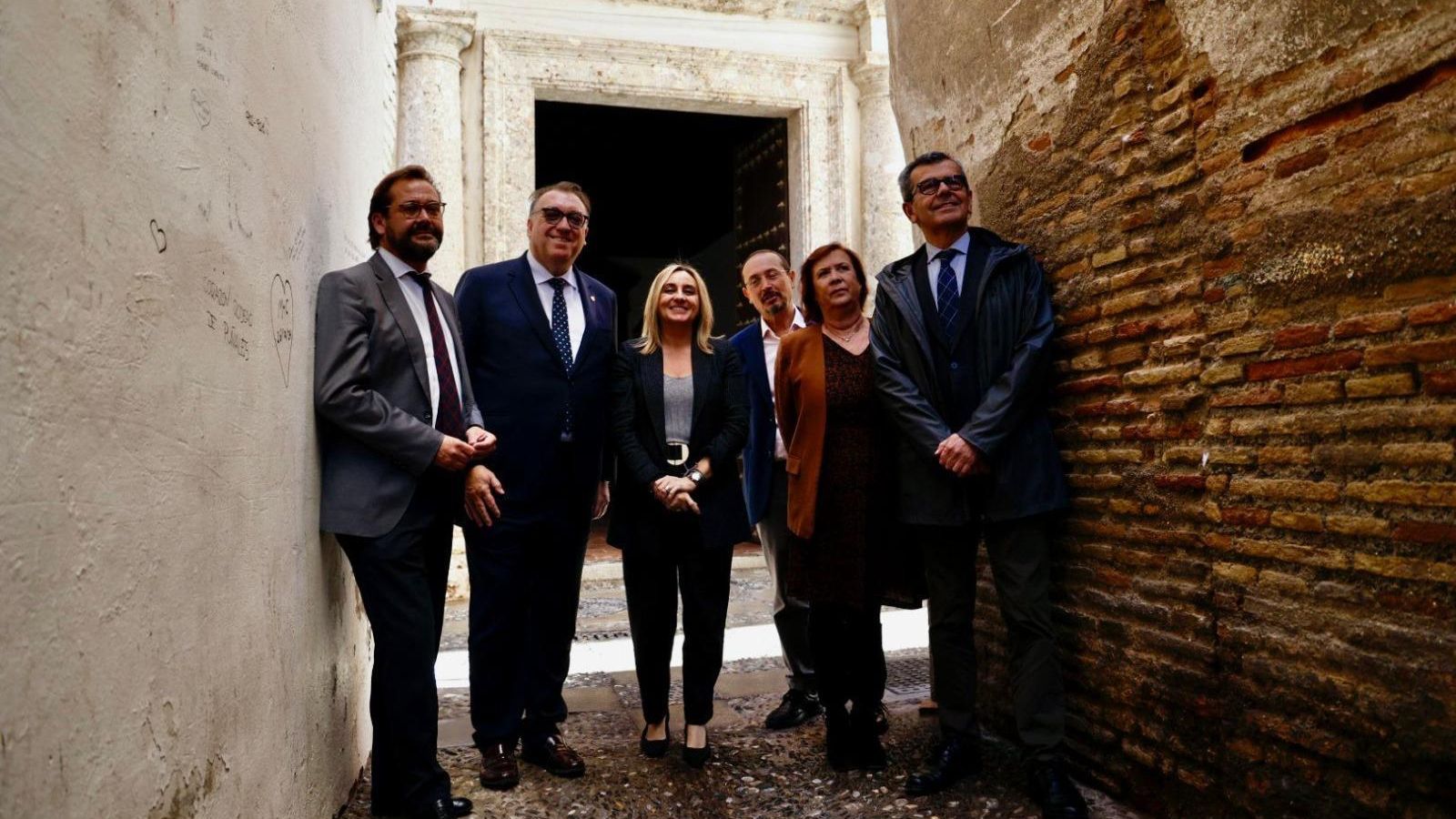 Firma de la adenda este lunes.