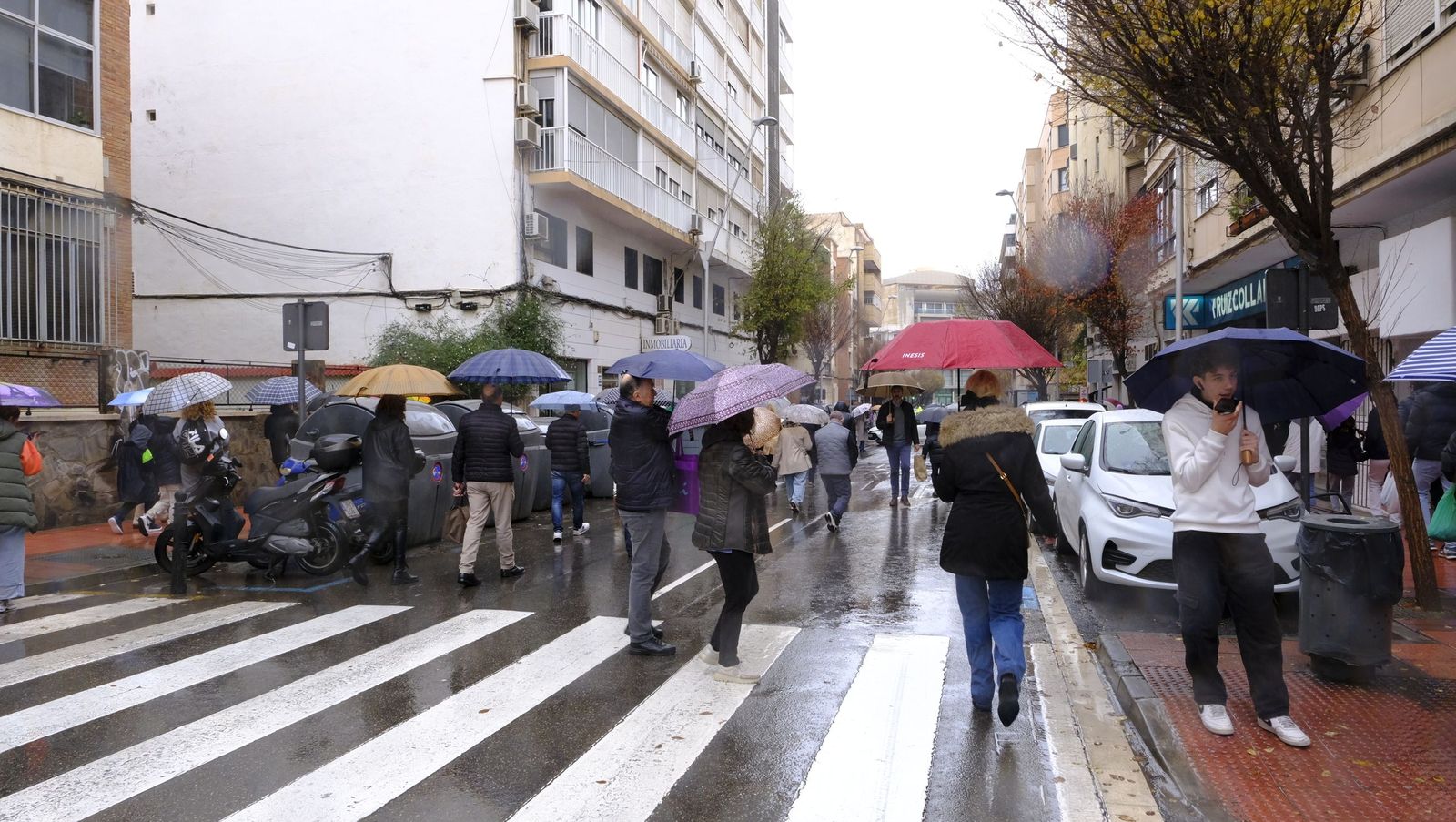 Fotografías de la cabalgata de los Reyes Magos pasada por agua en Almería