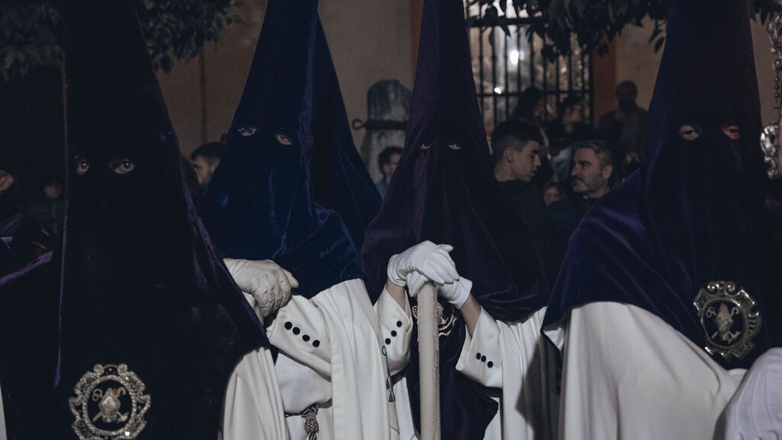 Nazarenos de la Macarena por la calle Alemanes