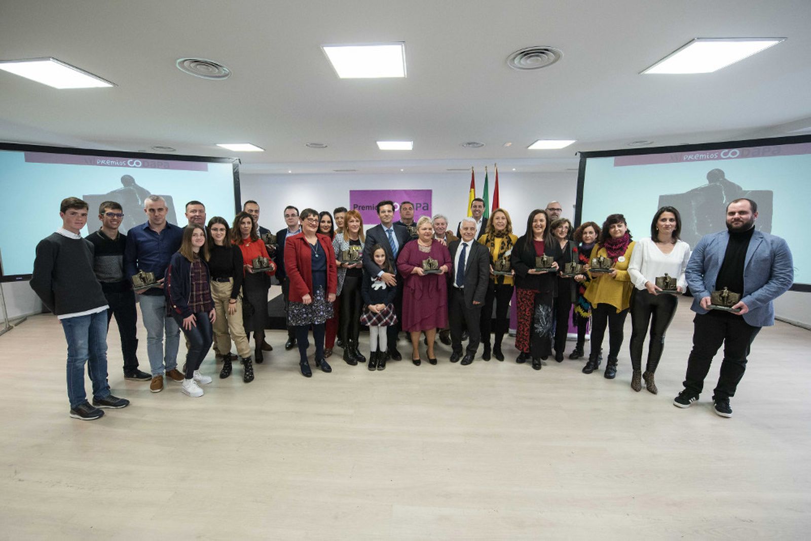 Foto de familia de los premiados por la Codapa.