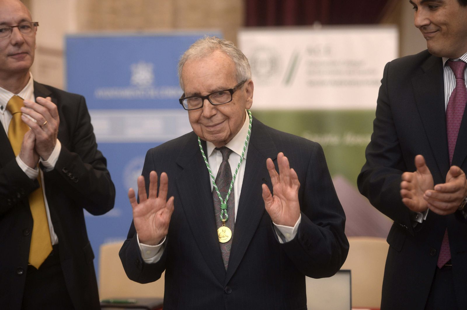 Pablo García Baena, en la entrega del Premio Elio Antonio de Nebrija, en 2015.