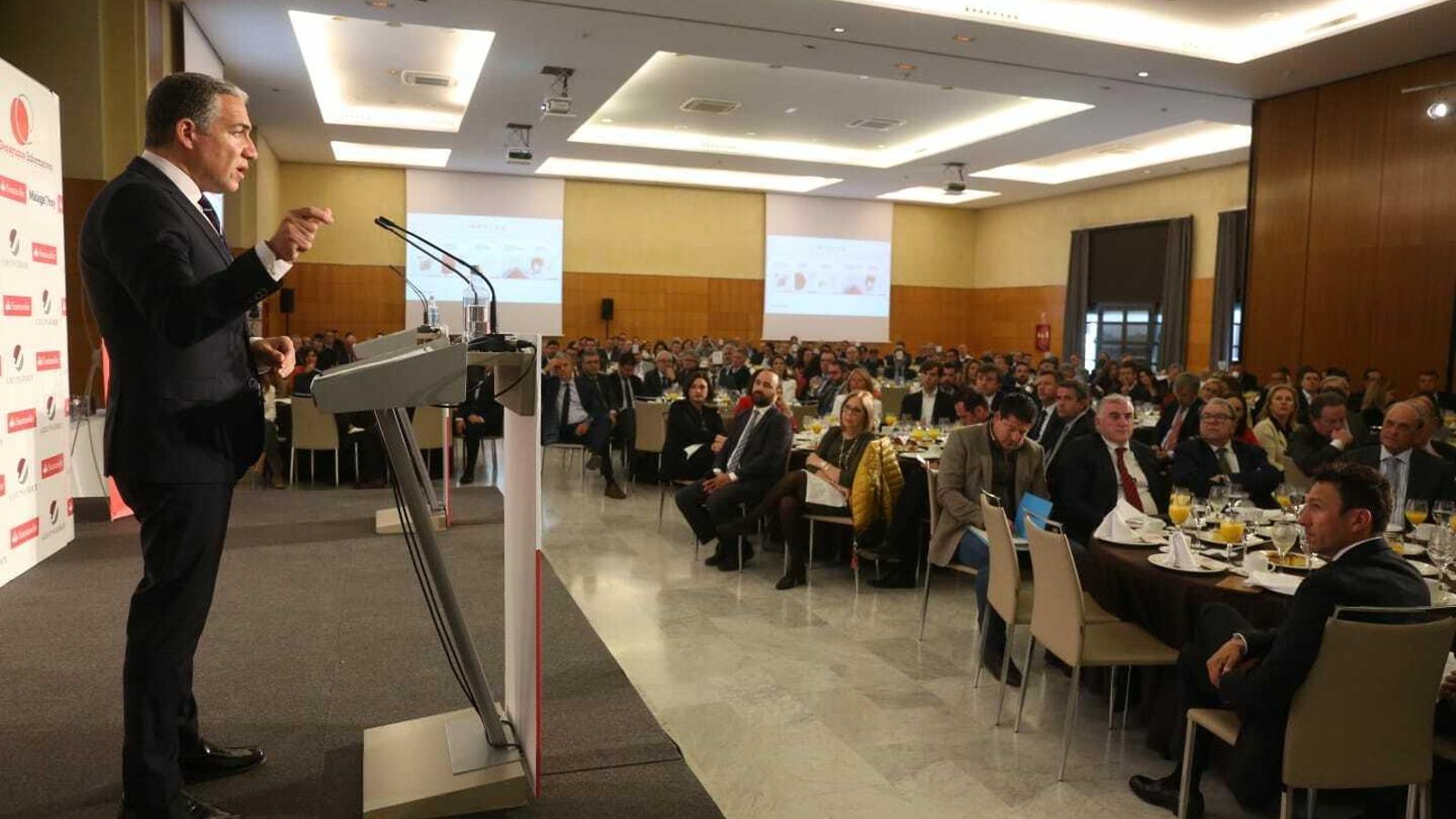 Intervención del consejero de Presidencia ante cerca de 450 personas.