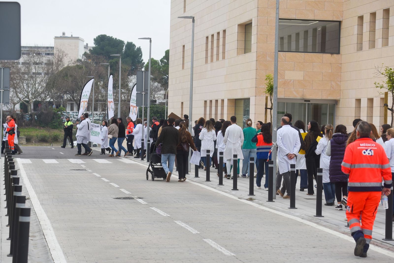Las imágenes de la marcha de los médicos cordobeses por un estatuto propio y la mejora de sus condiciones laborales