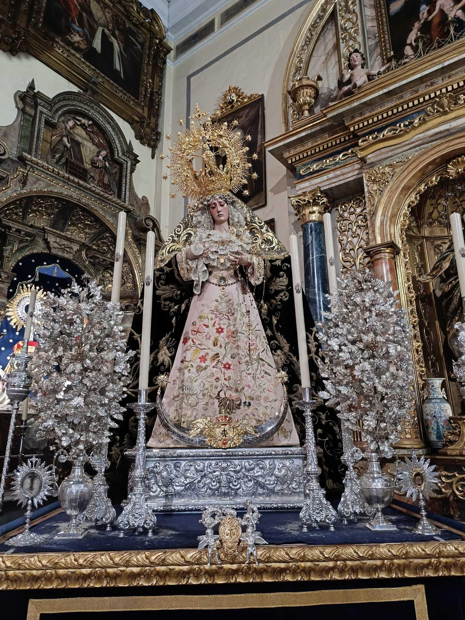 La Virgen de la Salud en sus andas.