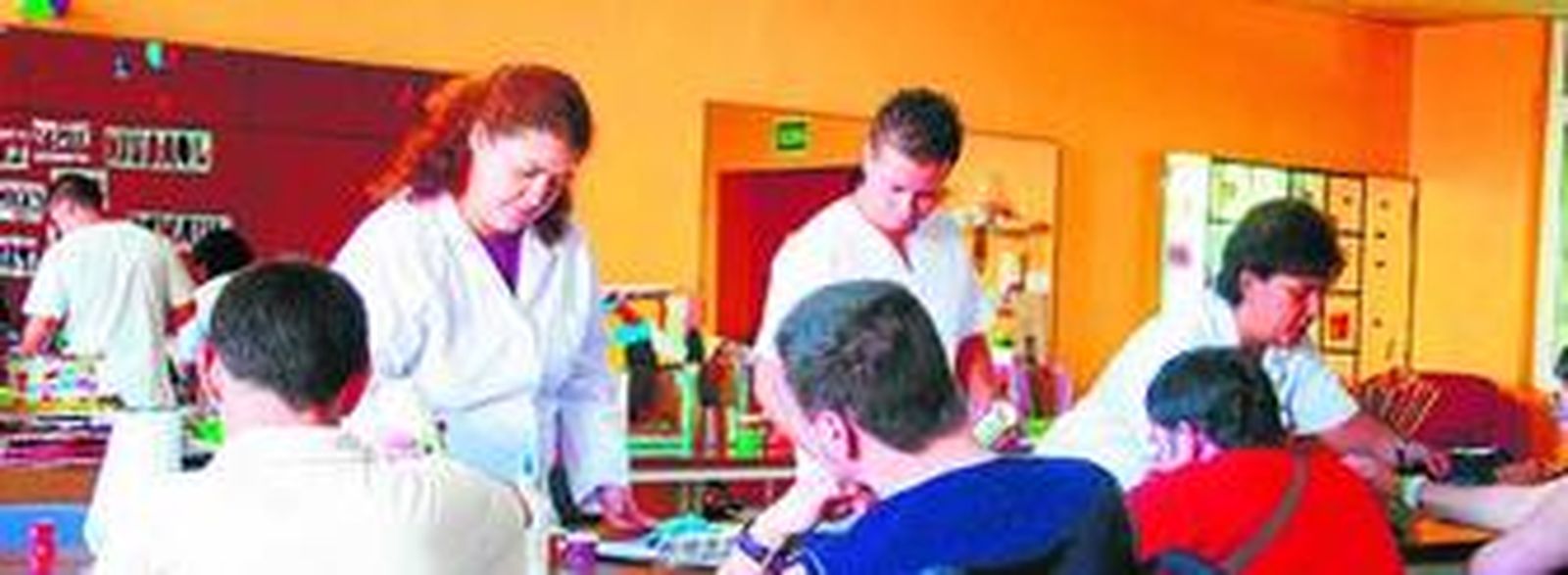 Alumnos en un taller para personas en rehabilitación.