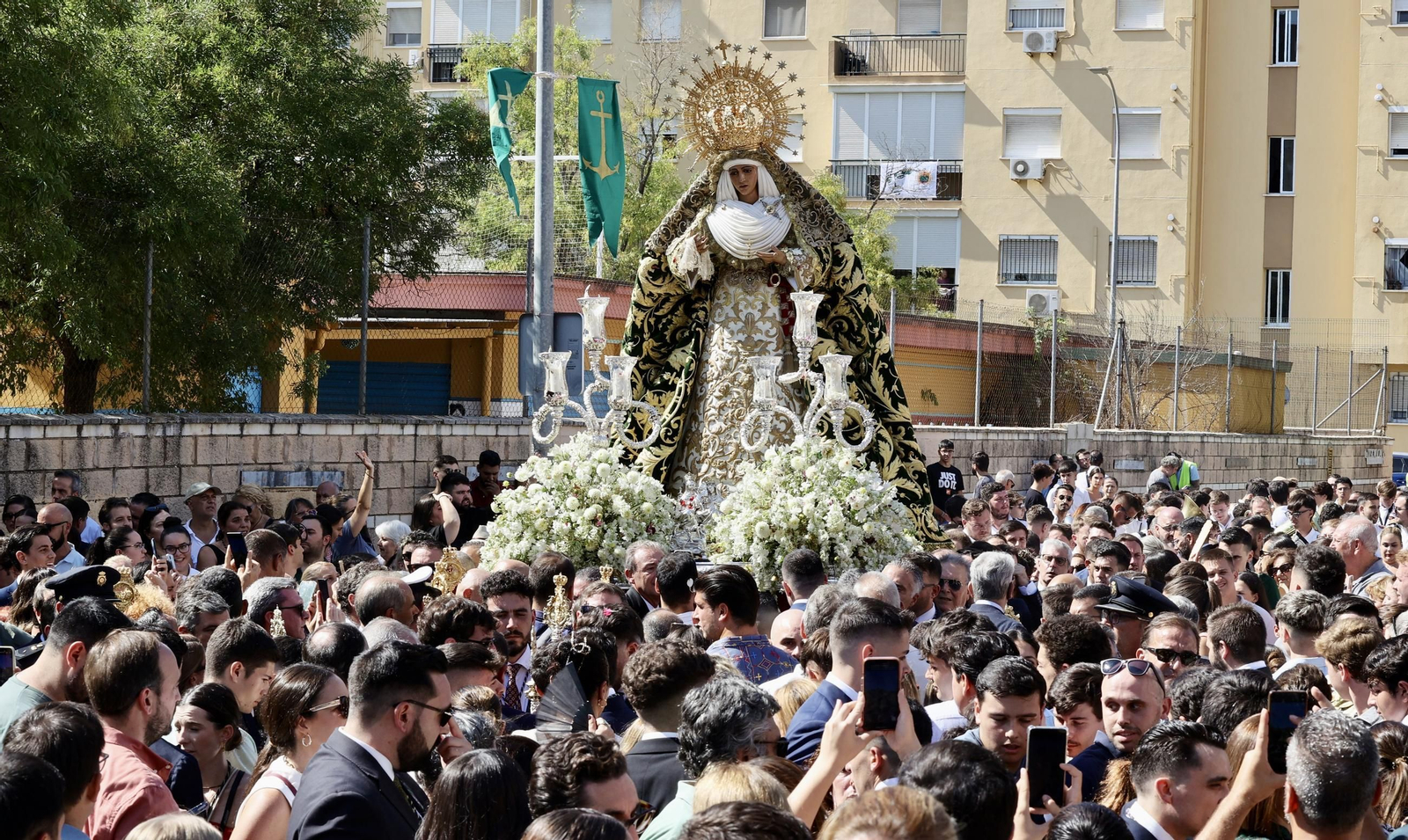 Fotos de la Misión de la Esperanza de Triana: del Tiro de Línea a las Letanías