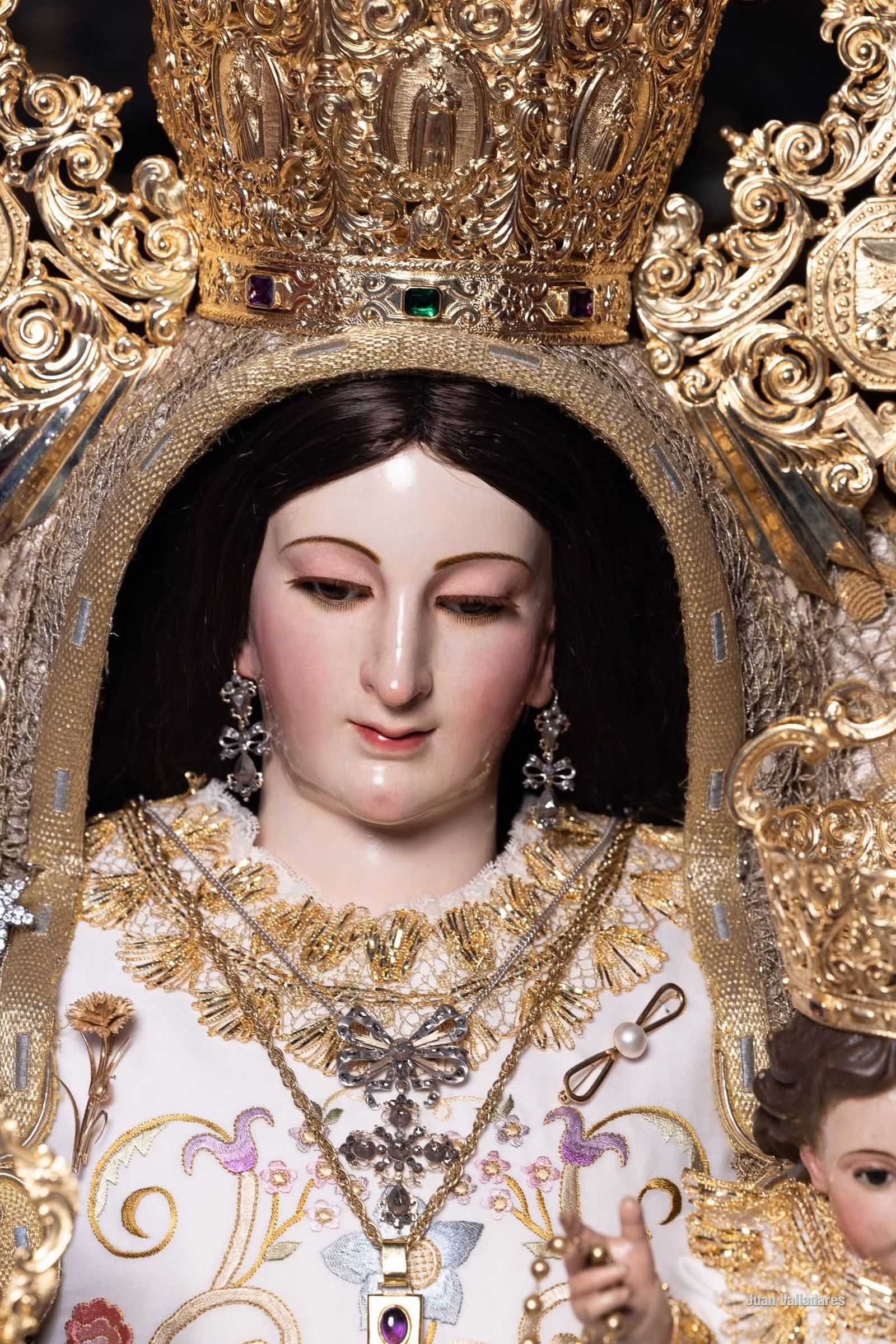 Primer plano de la Virgen del Rosario