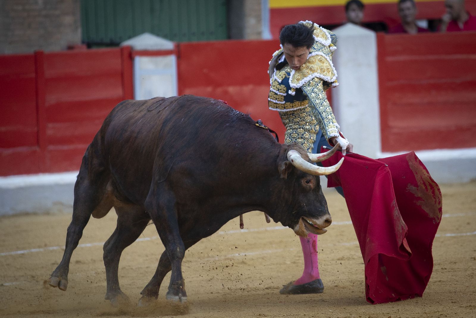 El Fandi vuelve a deleitar ante su afición