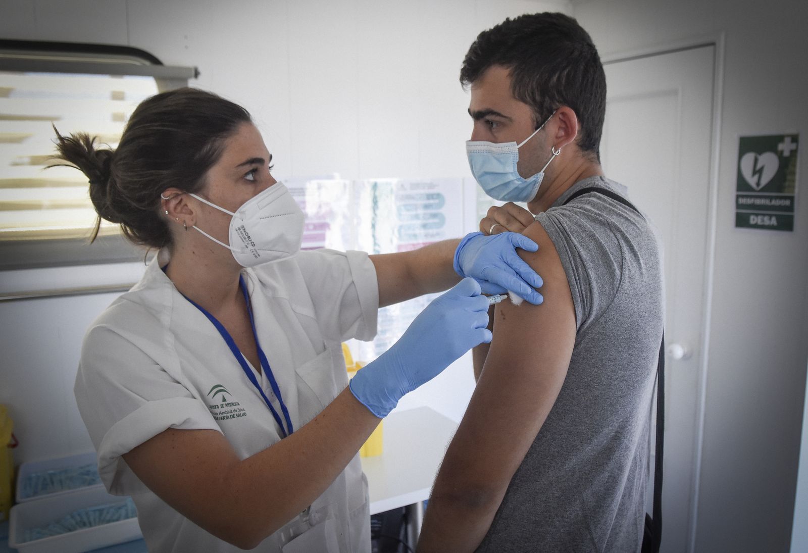 La vacunación contra el Covid a alumnos Erasmus de la Loyola, en imágenes