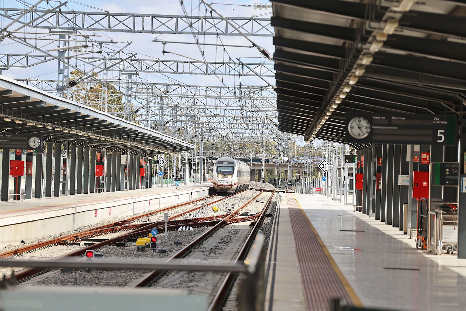 Llegada del primer tren a Huelva tras el accidente de Adamuz