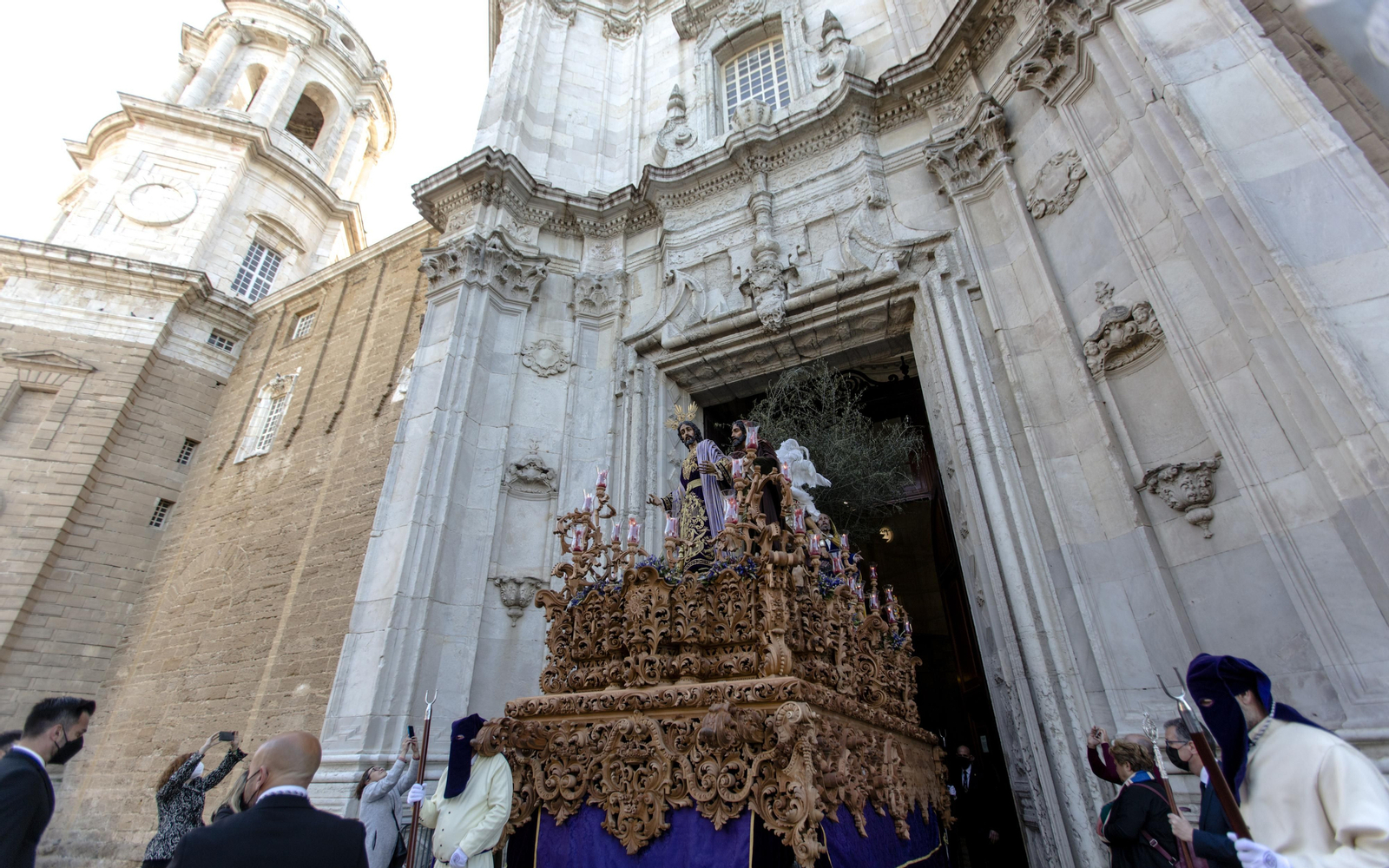 Imágenes del regreso del Prendimiento a su templo en la Semana Santa de Cádiz 2022