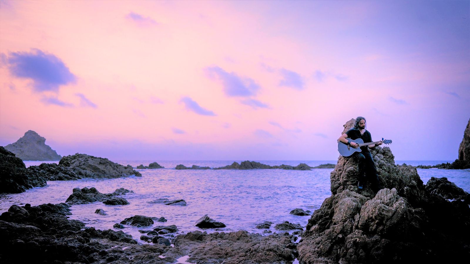 Escena del videoclip grabado en el Arrecife de las Sirenas en Cabo de Gata por Jesús Díez.