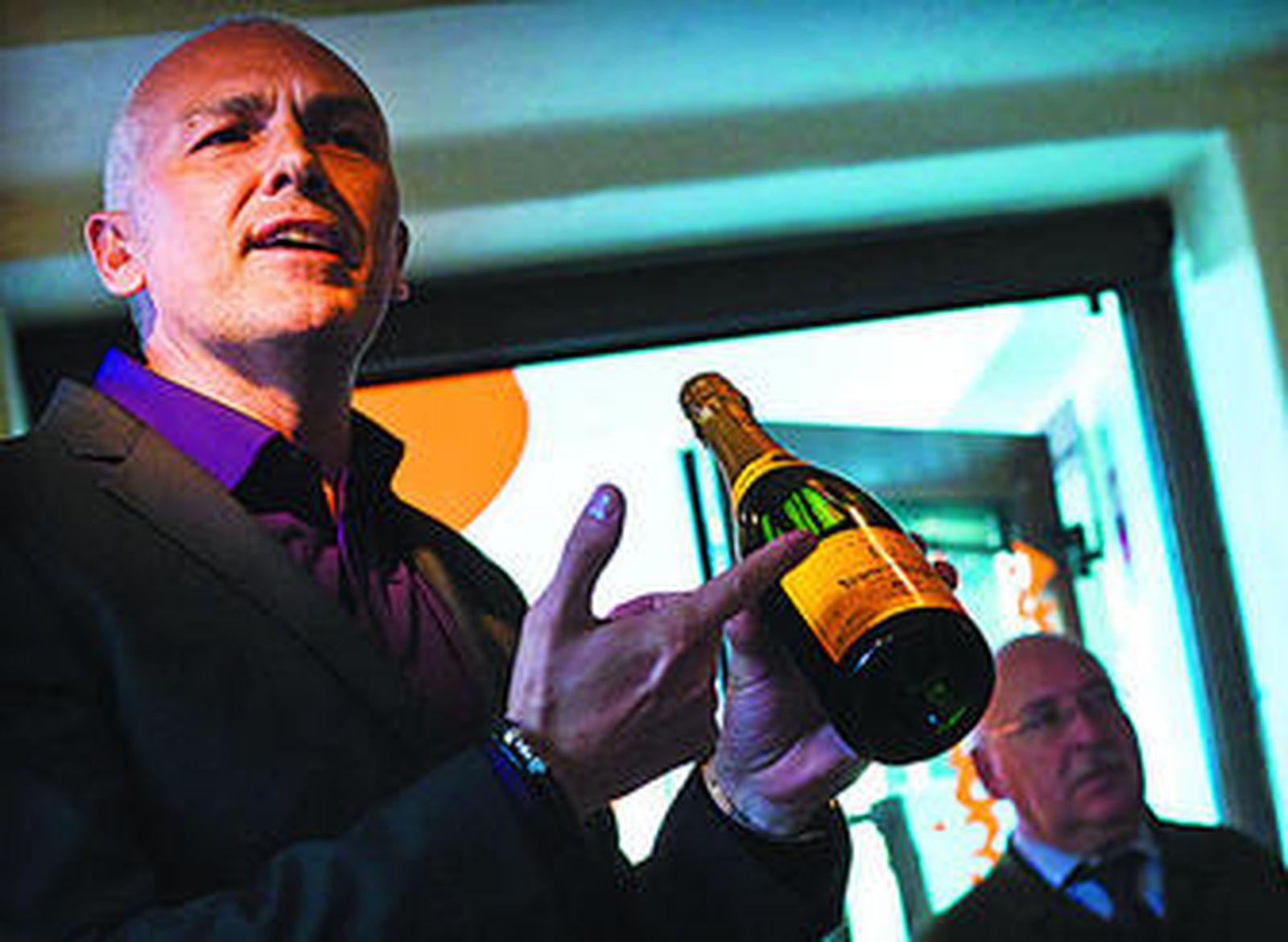 El enólogo Javier Monclús, durante la cata de ayer.