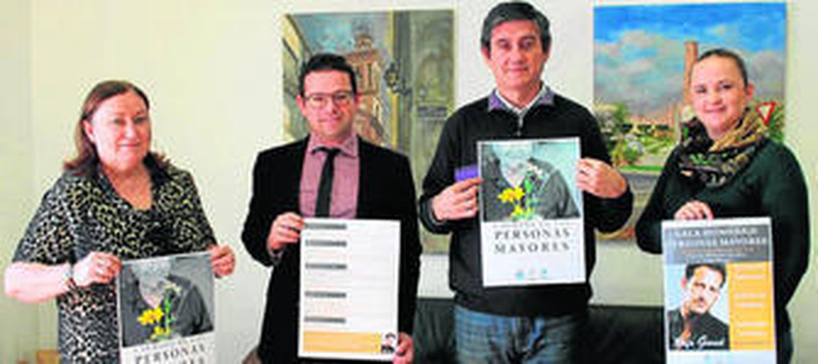 Manuel Cortés, Concha Reyes, Alicia Heras y Moisés Valdivia muestran los carteles y la programación de la I Semana de las Personas Mayores.