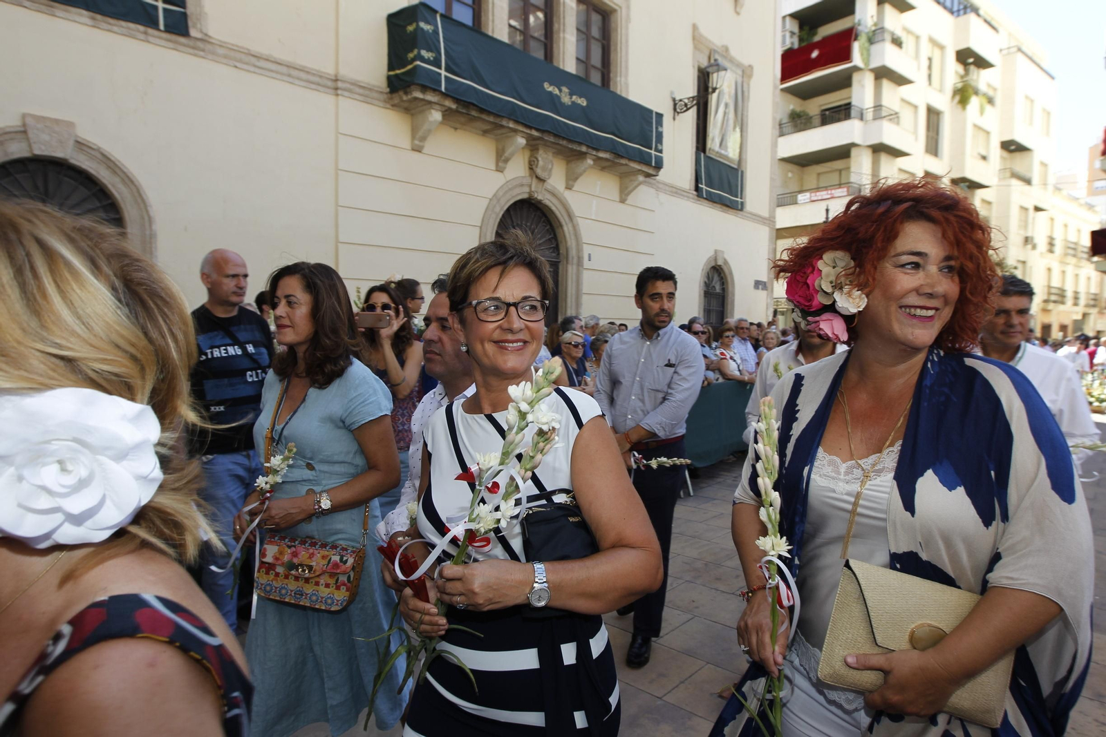 Fotogalería ofrenda floral a la Virgen del Mar. Feria de Almería 2019