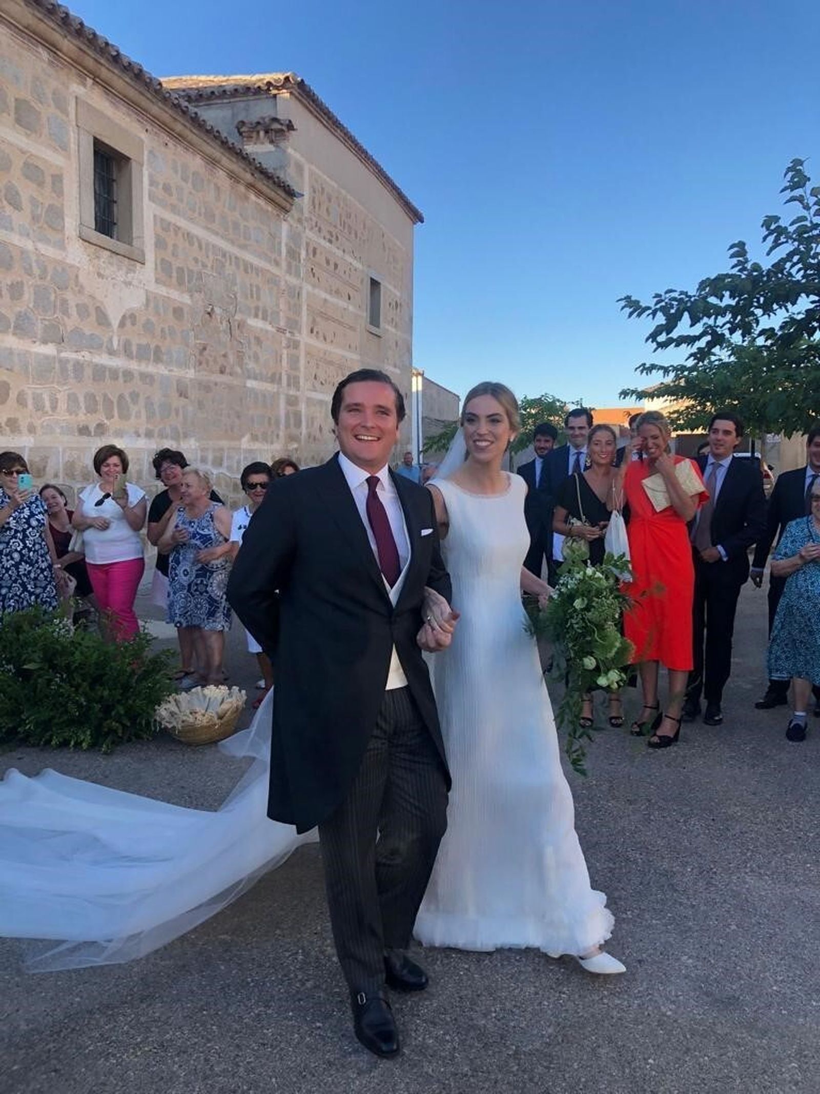 Eduardo Rebuelta del Pedredo Delgado y Casilda Ruiz de Velasco Treviño, tras finalizar la ceremonia religiosa.