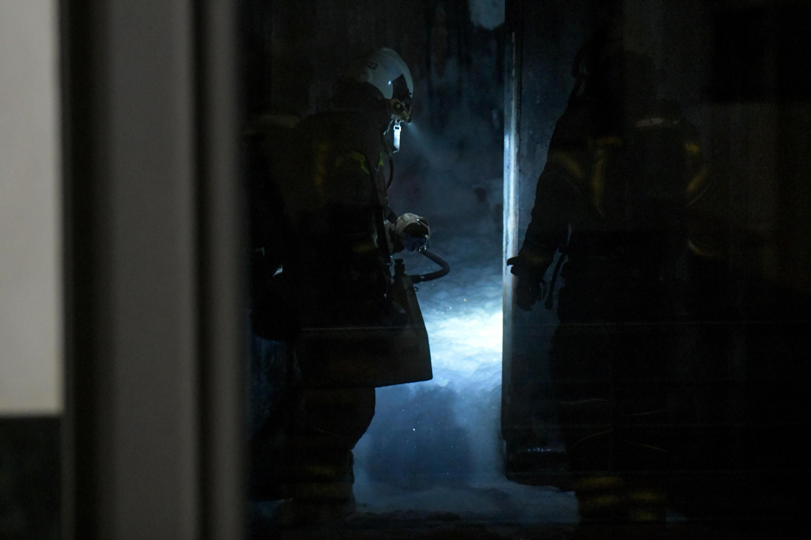 Fuego en el Nevada: un incendio obliga a desalojar el centro comercial y la intervención de los Bomberos