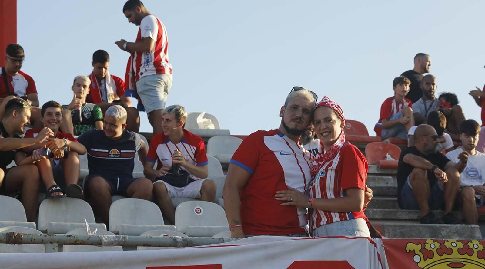Búscate entre los aficionados del Algeciras CF - Sevilla Atlético en el Nuevo Mirador