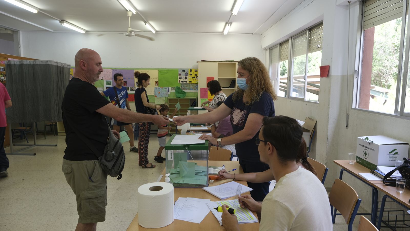 Imágenes de la votaciones en Almería al parlamento andaluz