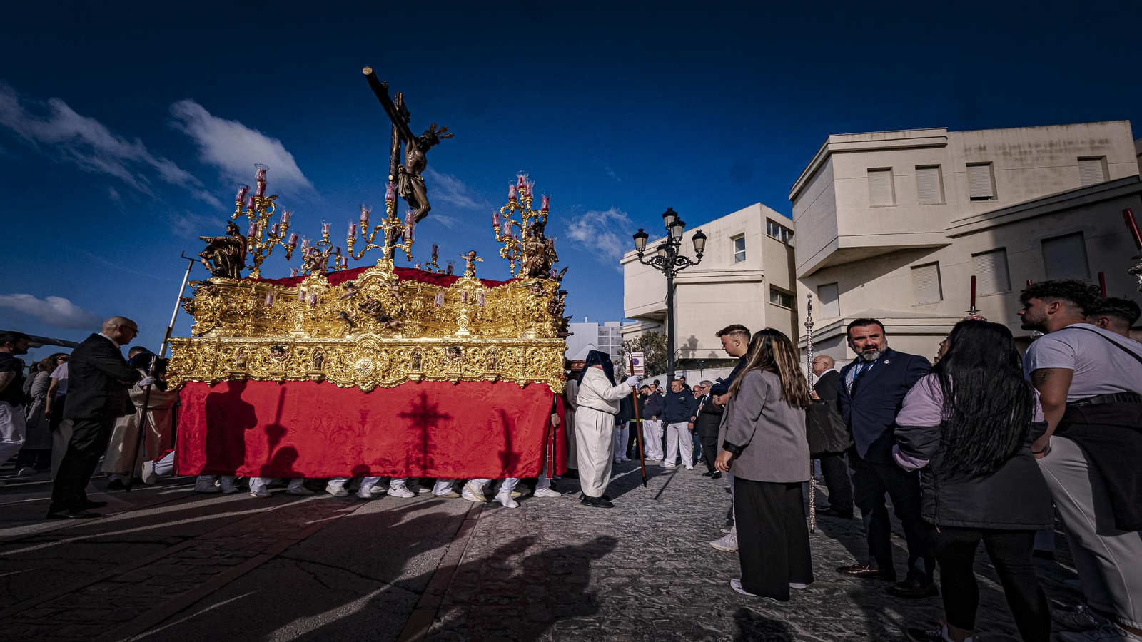 Las imágenes del traslado de La Palma a su templo después de refugiarse en Catedral por la lluvia