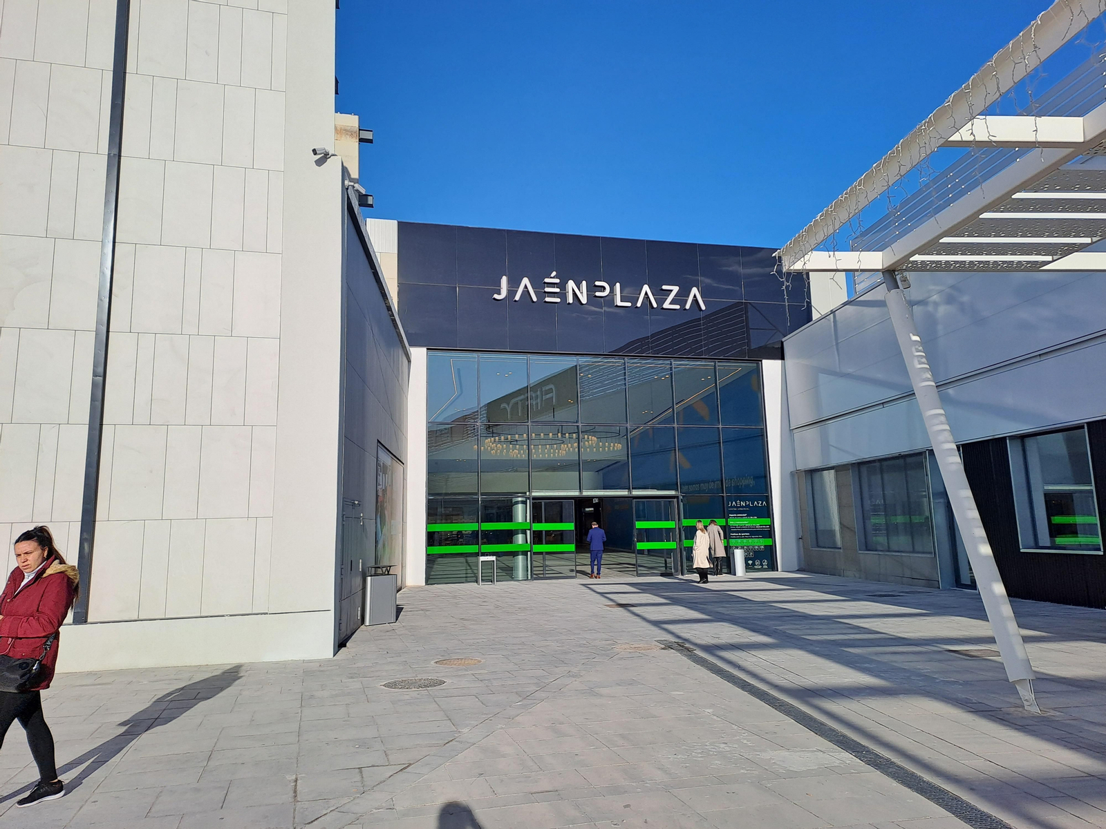 Así ha sido la reapertura del centro comercial Jaén Plaza