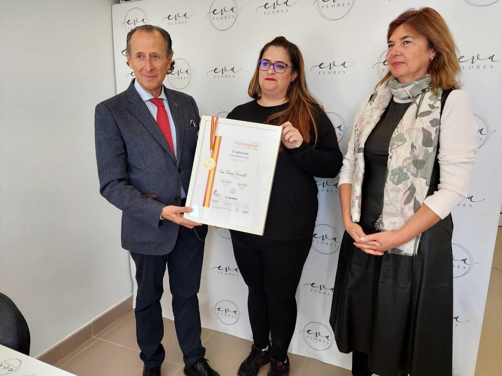 El alcalde de Chiclana, durante su visita al centro de estética Eva Flores.